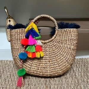 Straw tote bag with tassels